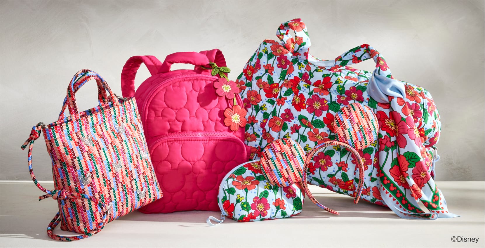 美品　ヴェラブラッドリー　ディズニーコラボ　ミッキーミニーリュックサック Mickey Meadow Collection – Vera Bradley