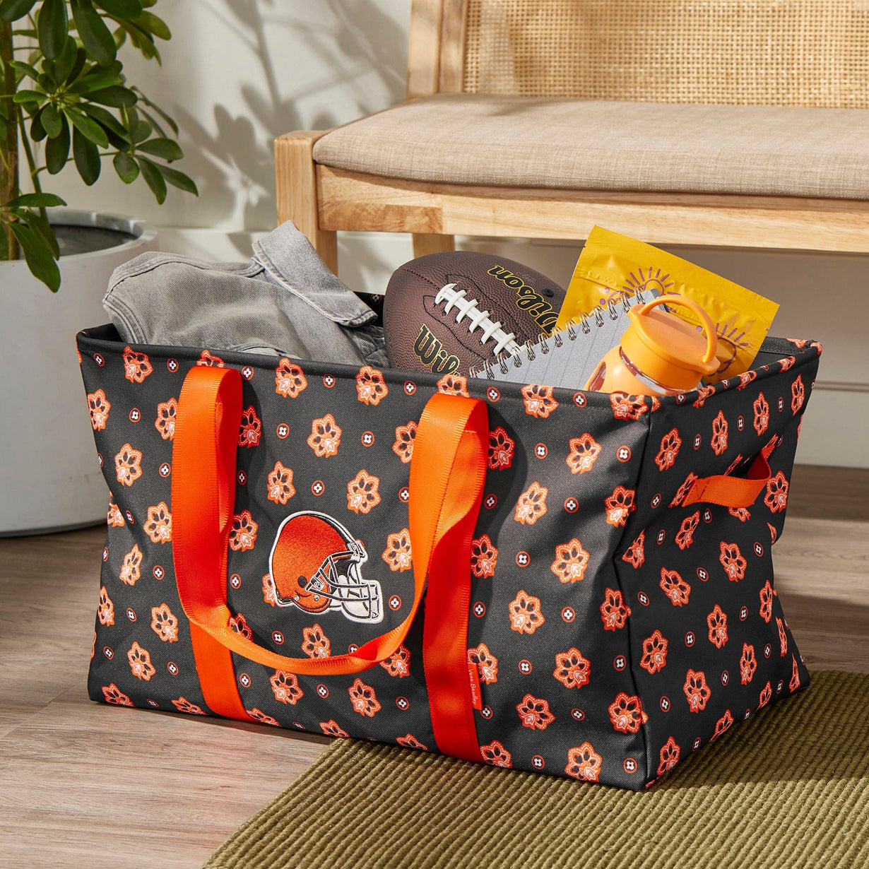 Vera Bradley NFL Reactive Cooler Women in Cleveland Browns Bandana