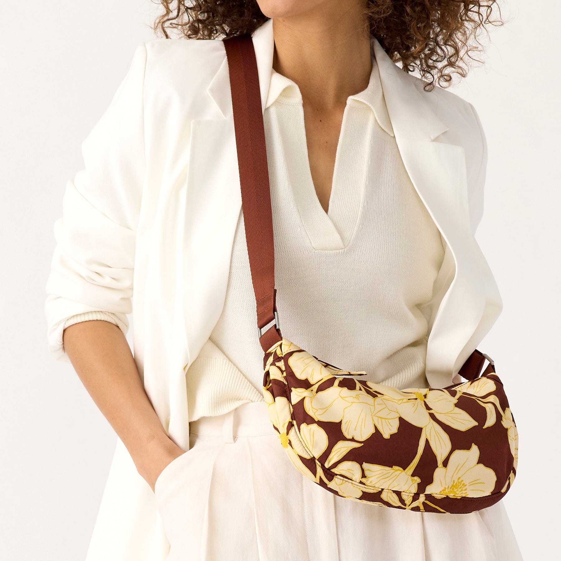 今季ナローストラップオープンバックスイムウェア　アイボリーS Springbrook Sling Crossbody - Nylon | Vera Bradley