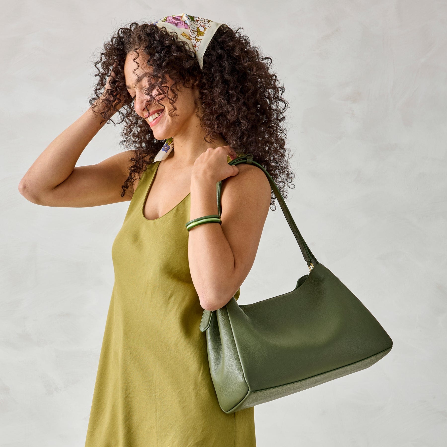 バーバラ Frazier Shoulder Bag - Leather | Vera Bradley