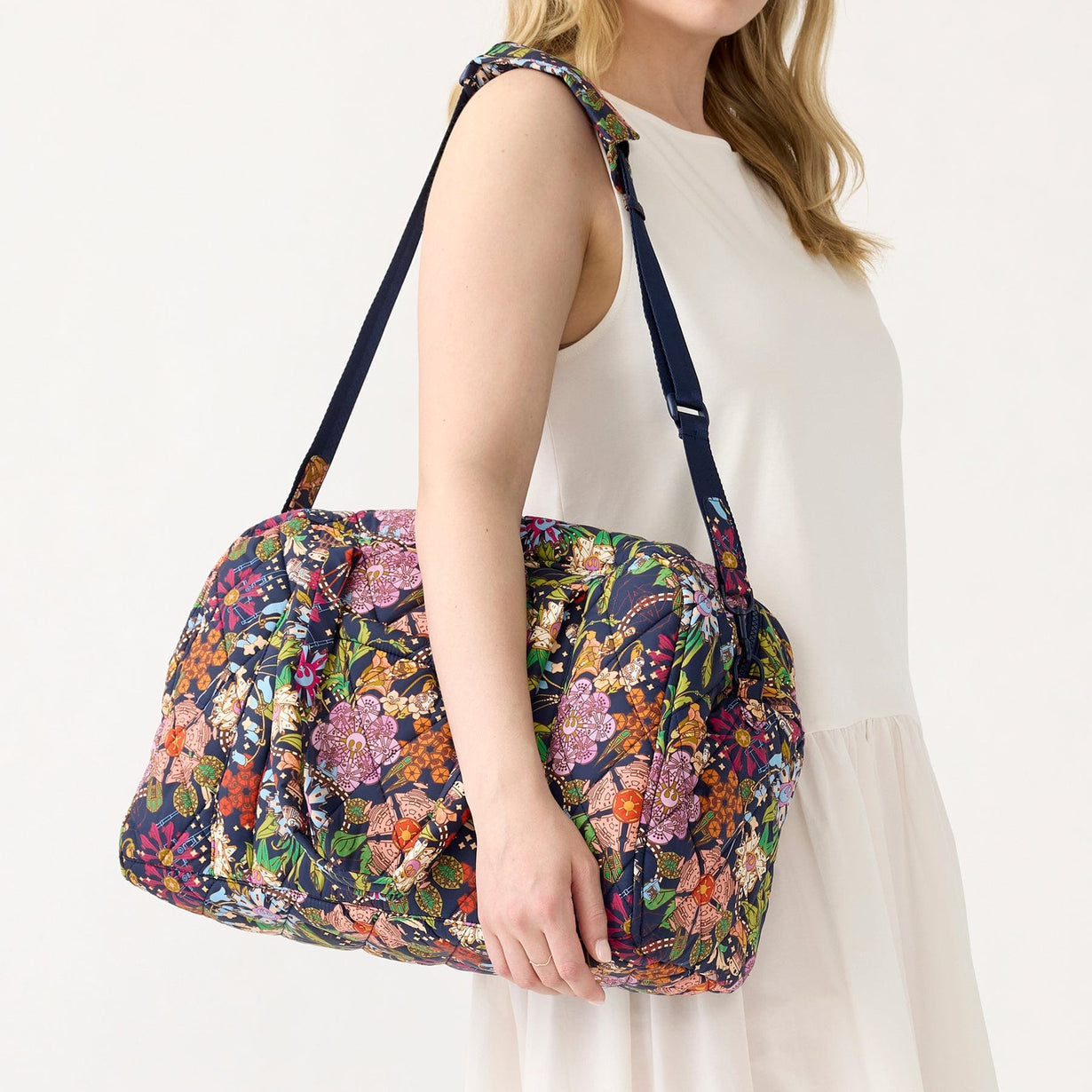 【Vera Bradley】Star Wars ミレニアムファルコン トートバッグ Original Zip Tote - Featherweight | Vera Bradley
